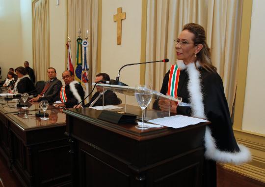 1961-Desa.-Odete-Carvalho-durante-discurso-de-posse